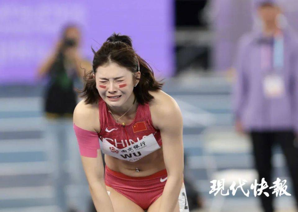 打破尘封11年纪录！吴艳妮泪洒赛场后发文：我就是战斗天使