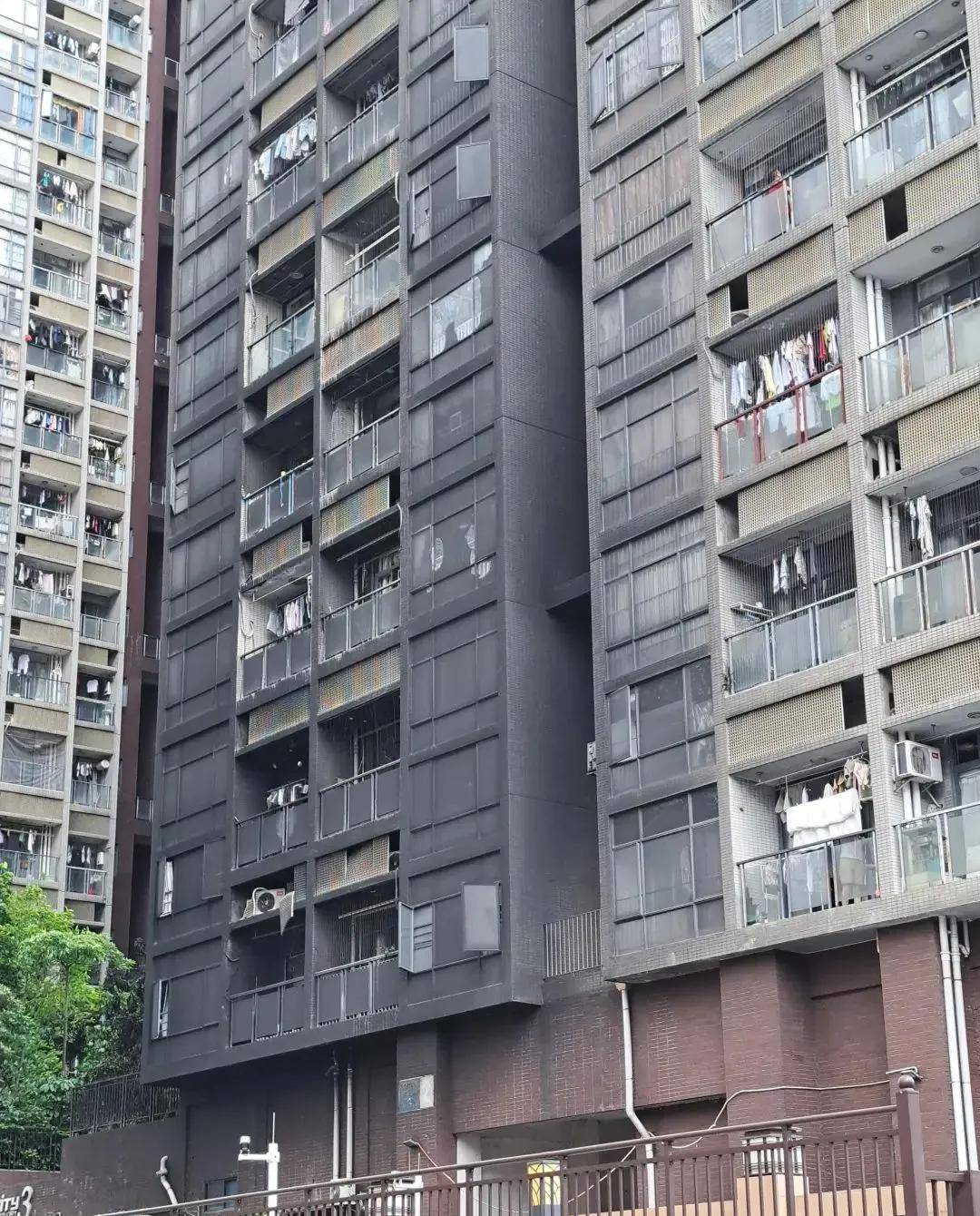 一小区凌晨突发大火！烧毁150辆电动车，住户被叫醒逃生！