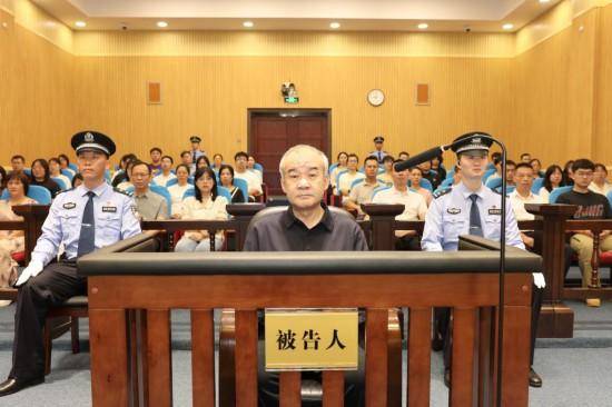 新疆维吾尔自治区政协原党组成员、副主席窦万贵受贿案一审宣判