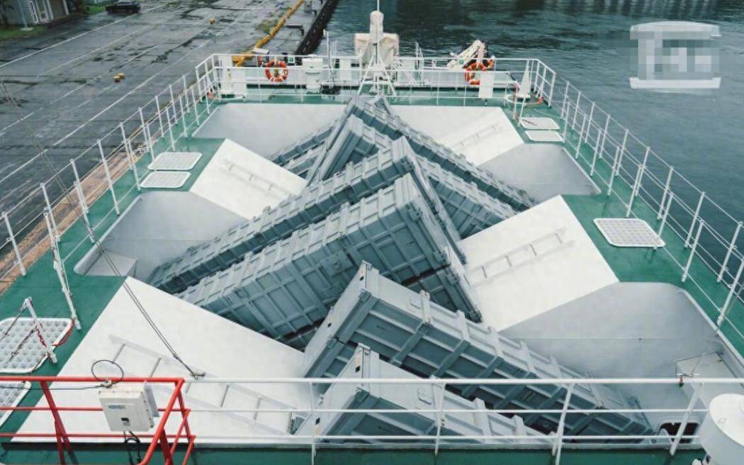 台海巡船撕下伪装，192枚雄风3导弹已瞄准解放军航母，赖清德演都不演了