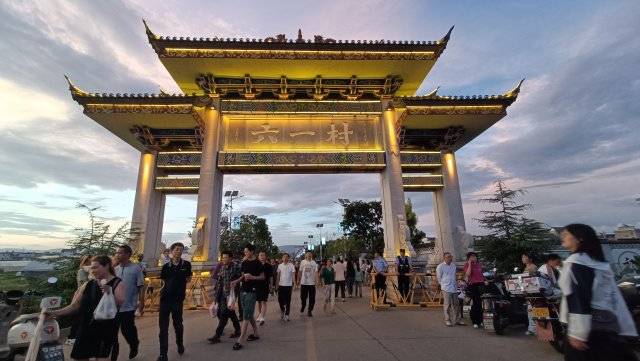 重达15吨！玉溪通海燃起巨型火把