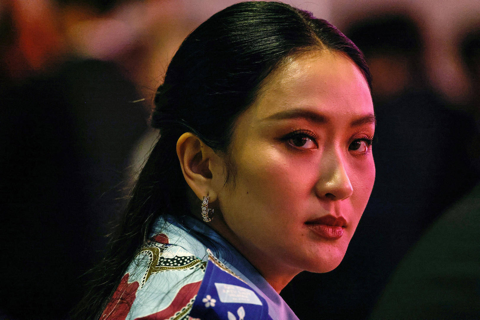 父亲姑姑下台后均流亡，提交辩护材料期限已到，被停职的佩通坦能否打破家族“魔咒”？