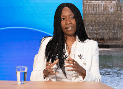 威廉哈里世纪同框？婚礼秒变鸿门宴！梅根将高调杀回英国…