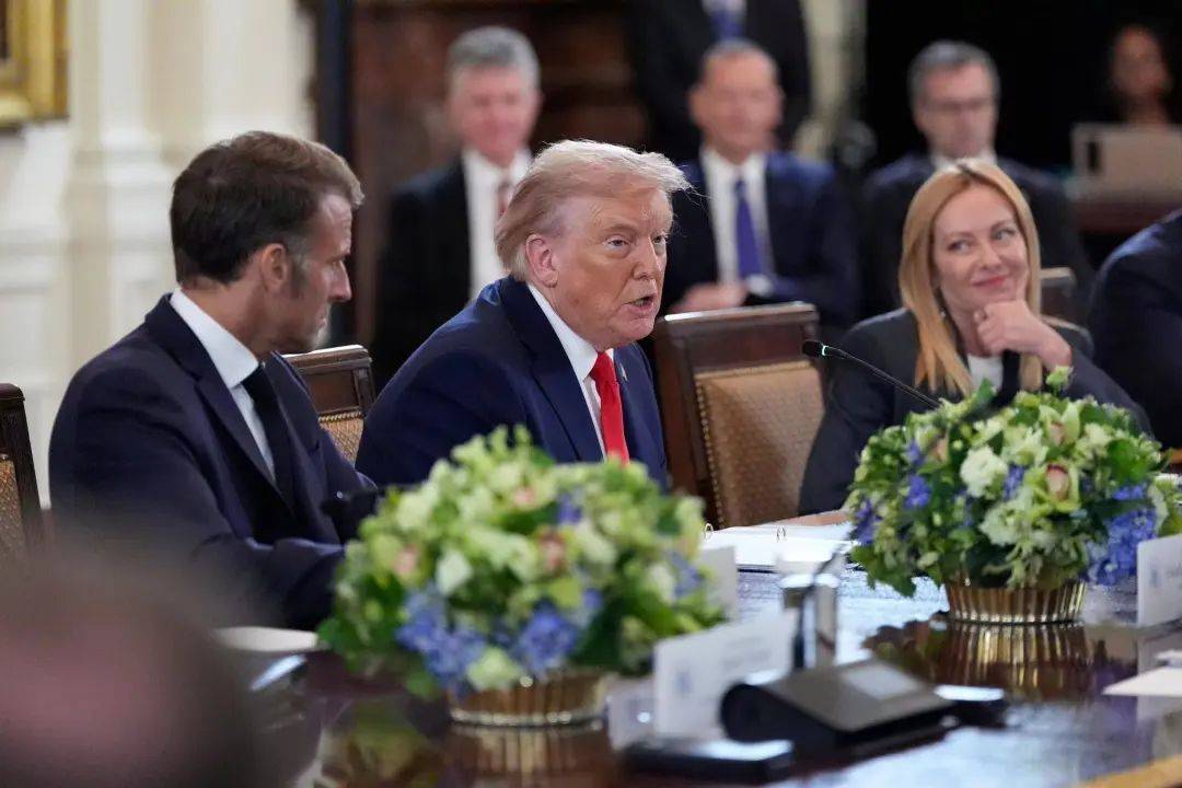 牛弹琴：白宫版智斗，特朗普果然大杀四方