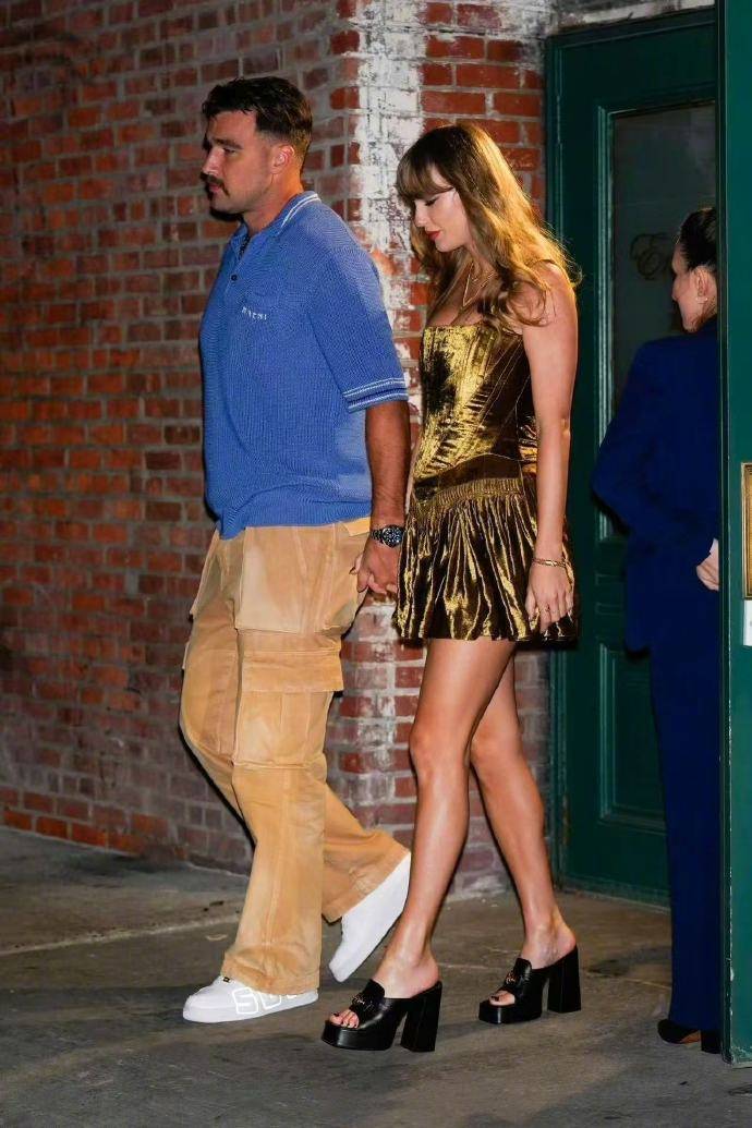 泰勒·斯威夫特官宣与男友订婚:你的英语老师和体育老师订婚