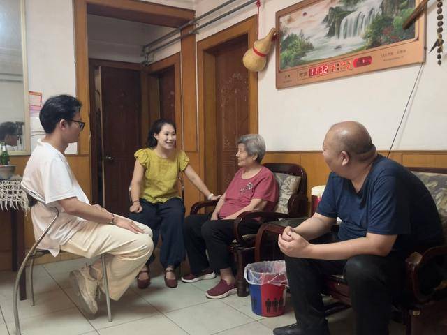 河南95后高校女辅导员“没苦硬吃”:暑假自驾1000公里家访,从电三轮到汽车,已坚持两年