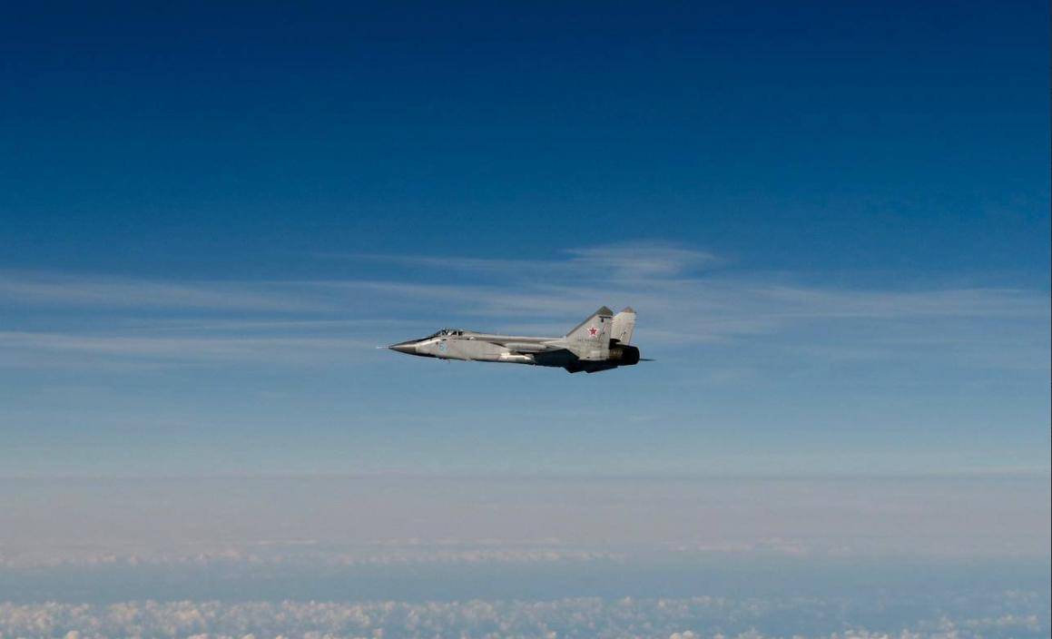 干得漂亮！俄军战机飞越波兰钻井，探出北约虚实，美法英波未反应