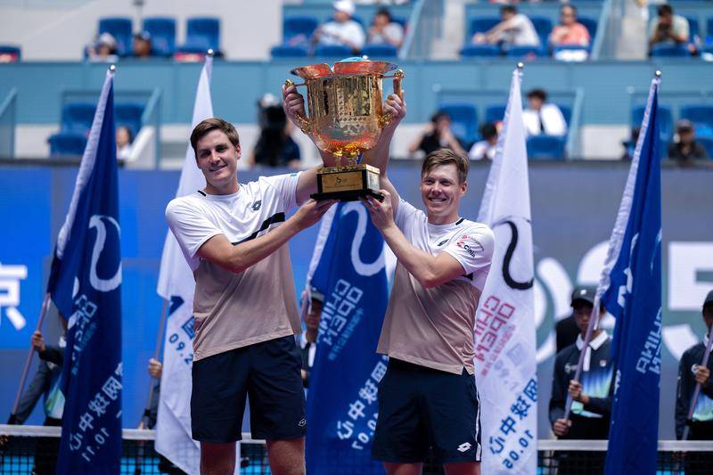 中网综合-辛纳男单夺冠 女单头号种子决胜盘吞蛋爆冷出局