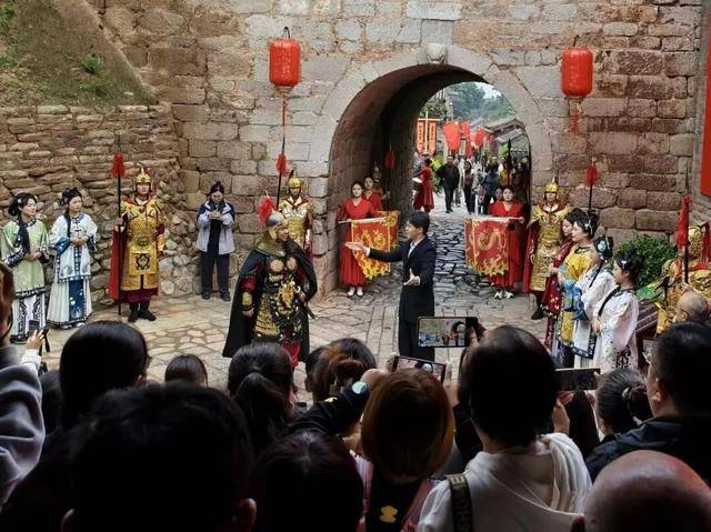 国庆期间，山西各地迎来客流高峰