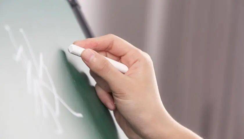 新闻早点｜全世界都知道中国人放假了！