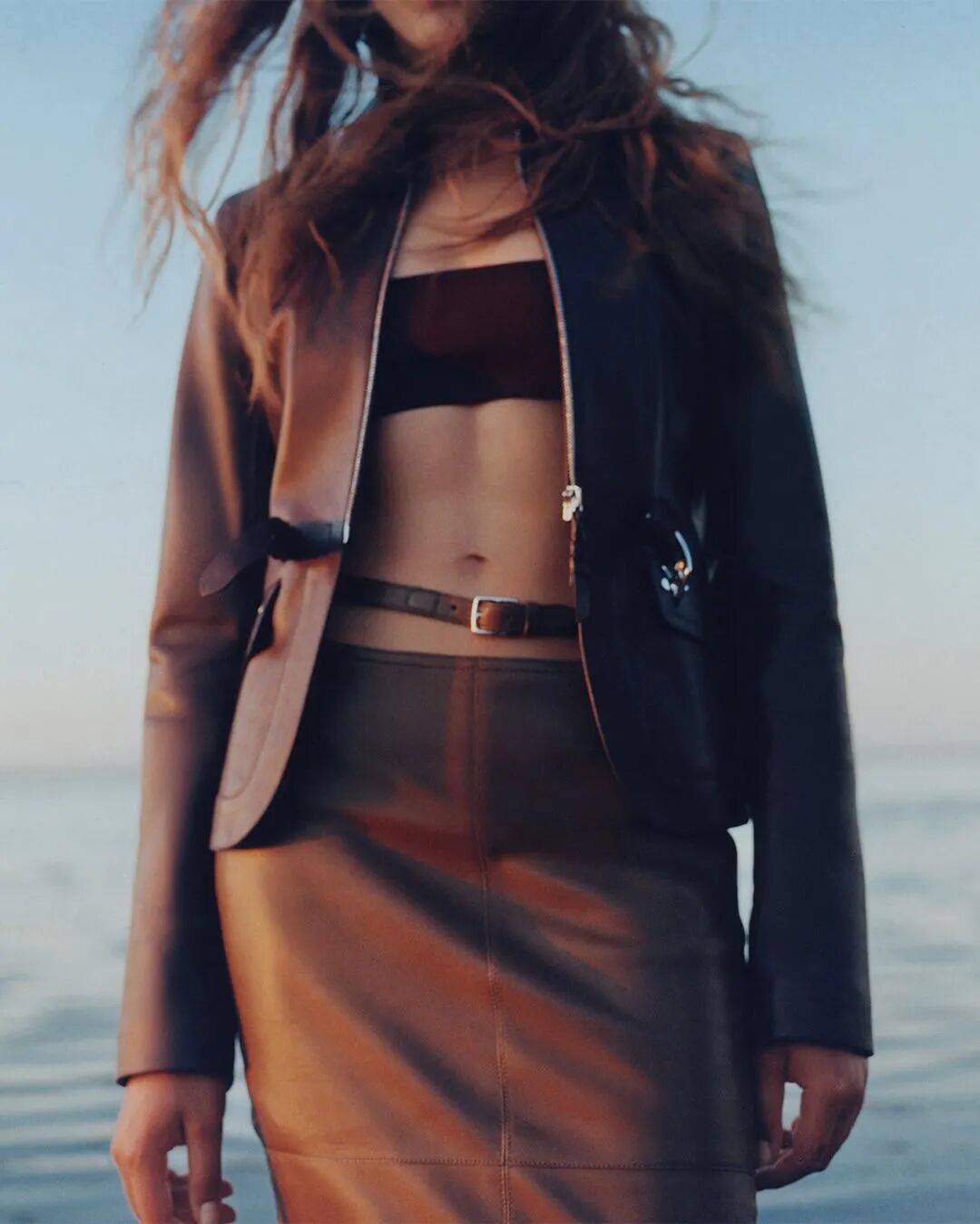 Hermès的女骑士,在沙滩上自由驰骋