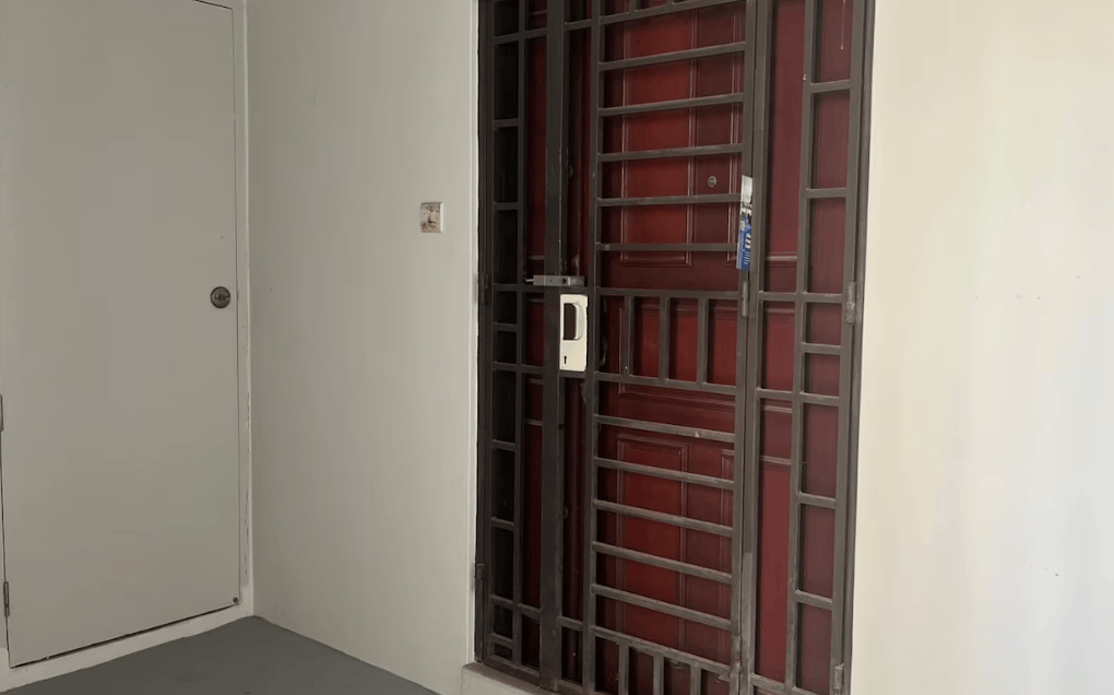 新加坡现双尸案:父亲成白骨,剑桥博士女儿疑饿死,一家来自东北