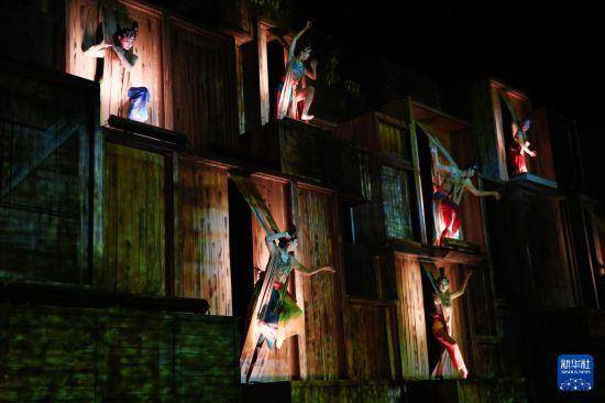 敦煌文化火出圈 《又见敦煌》人气旺