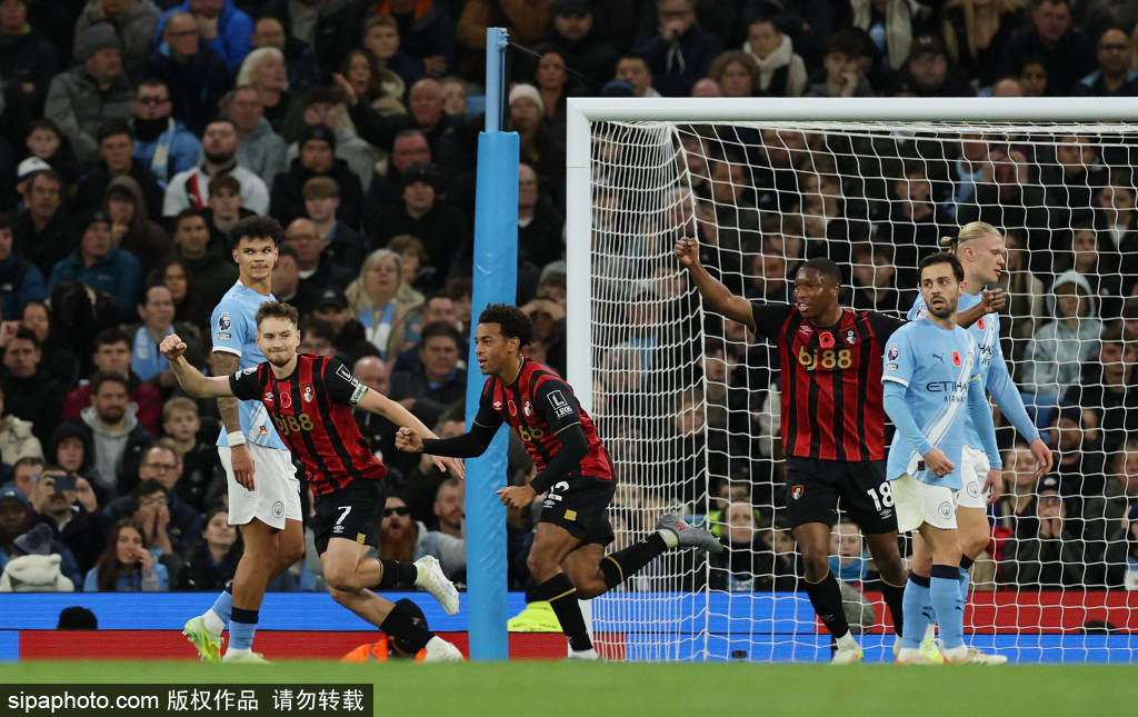 曼城3-0大胜利物浦!杜库独造三球,萨拉赫单刀被神扑,蓝月亮主场统治红军